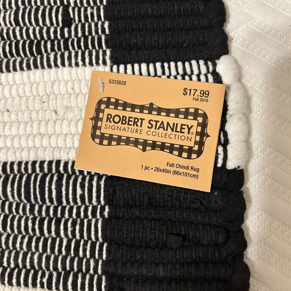 Buffalo Cottage Rug Collection, Hand Dyed Reversible Chindi Rug, 26x40, Black
